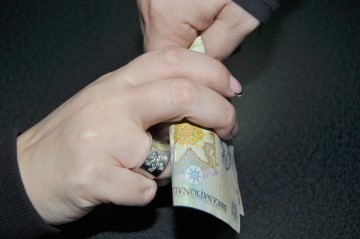 S-a dat drept angajat al Spitalului Judeţean şi a înşelat două femei